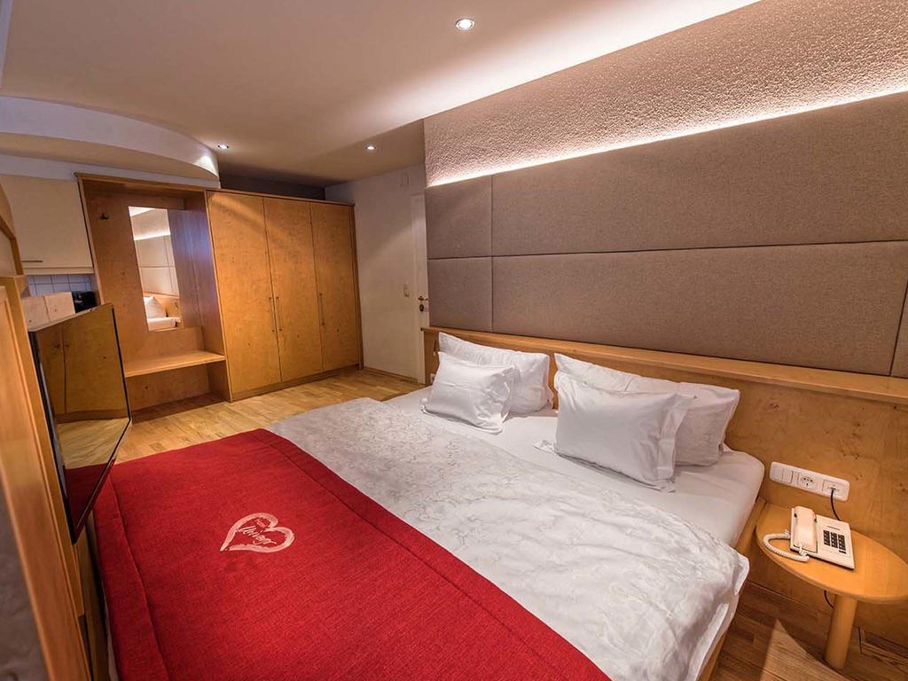 Hotel Universo Serfaus Pokoj fotografie