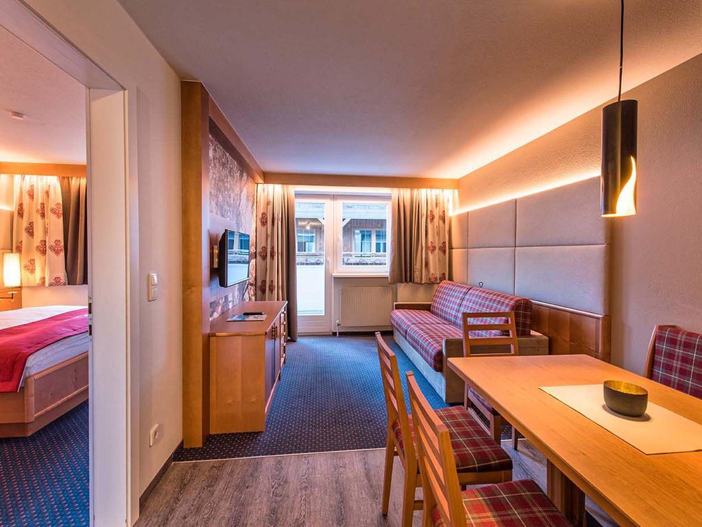 Hotel Universo Serfaus Pokoj fotografie