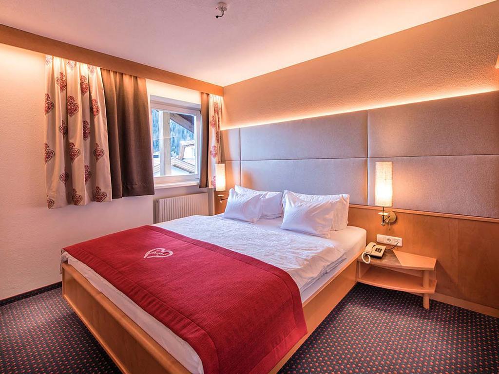Hotel Universo Serfaus Pokoj fotografie
